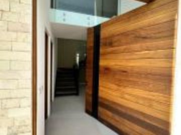 Casa  Nueva en  Venta con 4 Recamaras / 1 Recamara PB en Lomas de Juriquilla