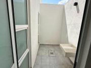 Casa  Nueva en  Venta con 4 Recamaras / 1 Recamara PB en Lomas de Juriquilla