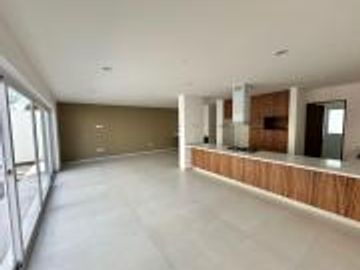 Casa  Nueva en  Venta con 4 Recamaras / 1 Recamara PB en Lomas de Juriquilla