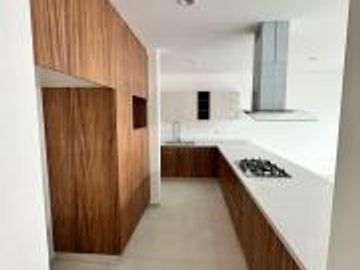 Casa  Nueva en  Venta con 4 Recamaras / 1 Recamara PB en Lomas de Juriquilla