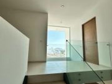 Casa  Nueva en  Venta con 4 Recamaras / 1 Recamara PB en Lomas de Juriquilla