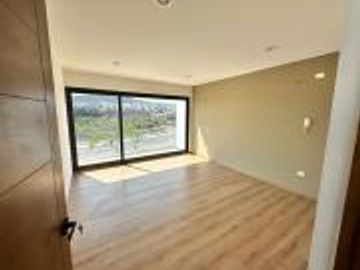 Casa  Nueva en  Venta con 4 Recamaras / 1 Recamara PB en Lomas de Juriquilla