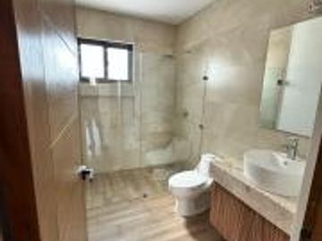 Casa  Nueva en  Venta con 4 Recamaras / 1 Recamara PB en Lomas de Juriquilla