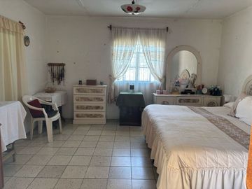 CASA EN QUINTA VELARDE, GUADALAJARA, A UNAS CUADRAS DE FORUM