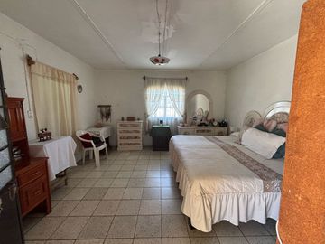 CASA EN QUINTA VELARDE, GUADALAJARA, A UNAS CUADRAS DE FORUM