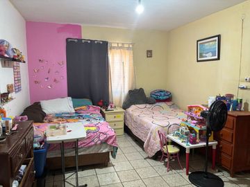 CASA EN QUINTA VELARDE, GUADALAJARA, A UNAS CUADRAS DE FORUM