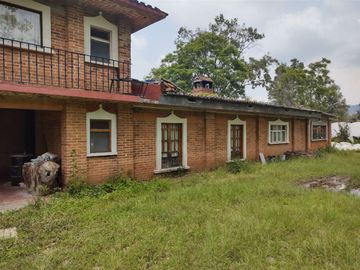 Rancho 4.8 has en venta a pie de carretera en Michoacán.