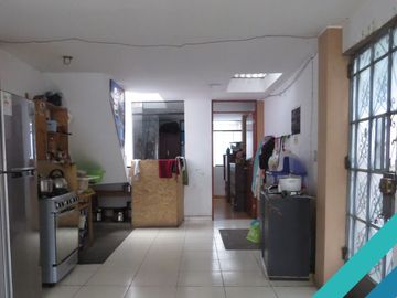 CASA 2 PISOS EN VENTA 120 M2 C. SALAZAR BONDY - ATE