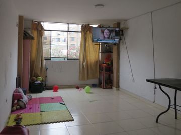 CASA 2 PISOS EN VENTA 120 M2 C. SALAZAR BONDY - ATE
