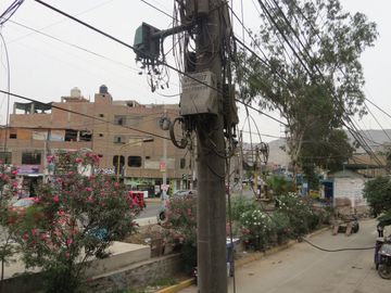 CASA 2 PISOS EN VENTA 120 M2 C. SALAZAR BONDY - ATE