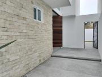 Casa Nueva en Venta en Lomas de Juriquilla Roof Garden/4 Recamaras/1 Recamara PB