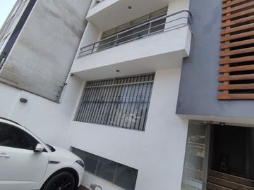 Depa en Venta 100 m² en Primer Piso - Surco