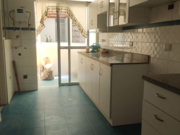 Depa en Venta 100 m² en Primer Piso - Surco