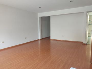 Depa en Venta 100 m² en Primer Piso - Surco
