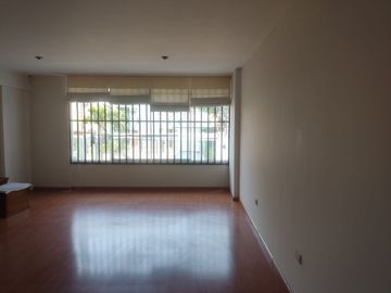 Depa en Venta 100 m² en Primer Piso - Surco