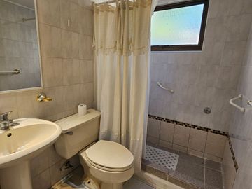 DEPARTAMENTO EN CALLE TRASLAVIÑA, A POCAS CUADRAS DE ALVAREZ