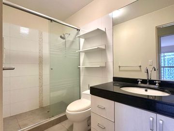VENTA DEPARTAMENTO VISTA A PARQUE 3 DORMITORIOS | 2 COCHERAS | DEPÓSITO | AREA DE SERVICIO