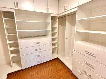 VENTA DEPARTAMENTO VISTA A PARQUE 3 DORMITORIOS | 2 COCHERAS | DEPÓSITO | AREA DE SERVICIO