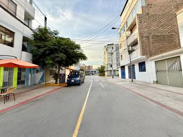 Vendo Edificio Cerca Al Mall Aventura Santa Anita