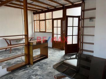 Se Vende Casa-3 Pisos-Cerca A Parque -Urb. Alameda De Ate