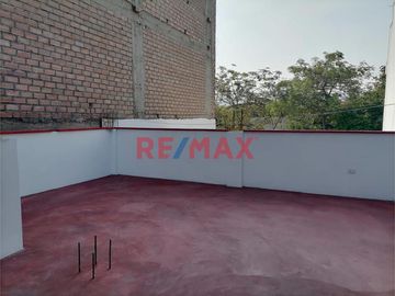 Se Vende Casa-3 Pisos-Cerca A Parque -Urb. Alameda De Ate