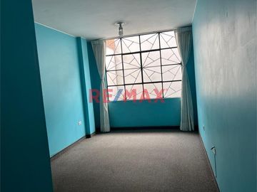 Se Vende Casa-3 Pisos-Cerca A Parque -Urb. Alameda De Ate