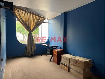 Se Vende Casa-3 Pisos-Cerca A Parque -Urb. Alameda De Ate