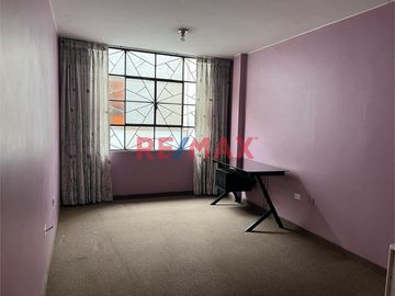 Se Vende Casa-3 Pisos-Cerca A Parque -Urb. Alameda De Ate