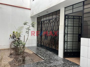 Se Vende Casa-3 Pisos-Cerca A Parque -Urb. Alameda De Ate