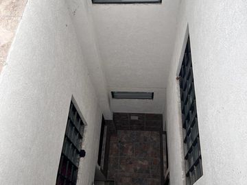 VENTA EDIFICIO DE 4 PISOS Y TERRAZA, CON 28 APARTA - ESTUDIOS EN SAN FERNANDO, CALI (Valle del Cauca - Colombia) .