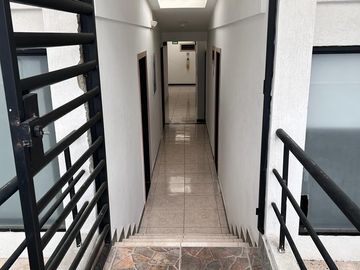 VENTA EDIFICIO DE 4 PISOS Y TERRAZA, CON 28 APARTA - ESTUDIOS EN SAN FERNANDO, CALI (Valle del Cauca - Colombia) .