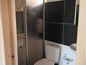 VENTA EDIFICIO DE 4 PISOS Y TERRAZA, CON 28 APARTA - ESTUDIOS EN SAN FERNANDO, CALI (Valle del Cauca - Colombia) .