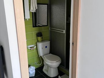 VENTA EDIFICIO DE 4 PISOS Y TERRAZA, CON 28 APARTA - ESTUDIOS EN SAN FERNANDO, CALI (Valle del Cauca - Colombia) .