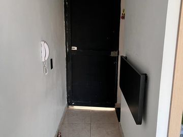 VENTA EDIFICIO DE 4 PISOS Y TERRAZA, CON 28 APARTA - ESTUDIOS EN SAN FERNANDO, CALI (Valle del Cauca - Colombia) .