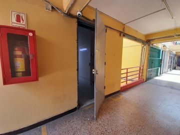 SE VENDE LOCAL/DEPOSITO/ALMACEN/OFICINA - GALERIA CAPON CENTER - CENTRO DE LIMA - PARURO