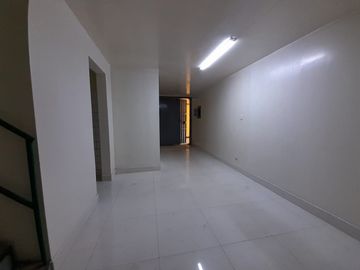 SE VENDE LOCAL/DEPOSITO/ALMACEN/OFICINA - GALERIA CAPON CENTER - CENTRO DE LIMA - PARURO