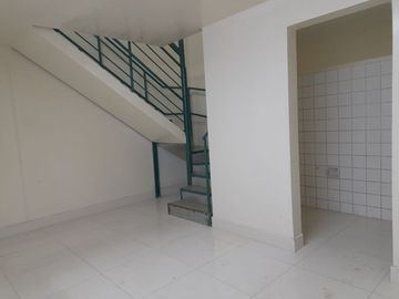 SE VENDE LOCAL/DEPOSITO/ALMACEN/OFICINA - GALERIA CAPON CENTER - CENTRO DE LIMA - PARURO
