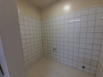 SE VENDE LOCAL/DEPOSITO/ALMACEN/OFICINA - GALERIA CAPON CENTER - CENTRO DE LIMA - PARURO