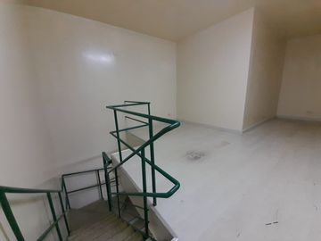 SE VENDE LOCAL/DEPOSITO/ALMACEN/OFICINA - GALERIA CAPON CENTER - CENTRO DE LIMA - PARURO