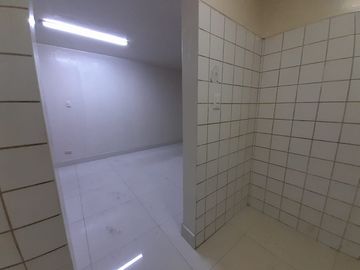 SE VENDE LOCAL/DEPOSITO/ALMACEN/OFICINA - GALERIA CAPON CENTER - CENTRO DE LIMA - PARURO