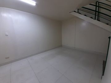SE VENDE LOCAL/DEPOSITO/ALMACEN/OFICINA - GALERIA CAPON CENTER - CENTRO DE LIMA - PARURO