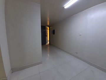 SE VENDE LOCAL/DEPOSITO/ALMACEN/OFICINA - GALERIA CAPON CENTER - CENTRO DE LIMA - PARURO