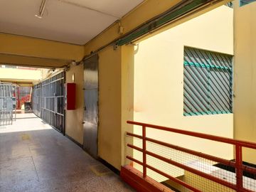 SE VENDE LOCAL/DEPOSITO/ALMACEN/OFICINA - GALERIA CAPON CENTER - CENTRO DE LIMA - PARURO