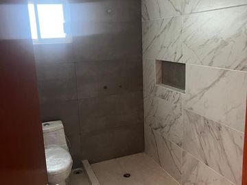 CASA DE 2 PISOS  EN VENTA UBICADA EN FRACCIONAMIENTO FLORESTA, VERACRUZ, VER.