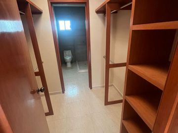 CASA DE 2 PISOS  EN VENTA UBICADA EN FRACCIONAMIENTO FLORESTA, VERACRUZ, VER.
