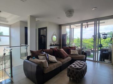 En venta lujosa y moderna casa en Isla Mocoli