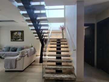 En venta lujosa y moderna casa en Isla Mocoli