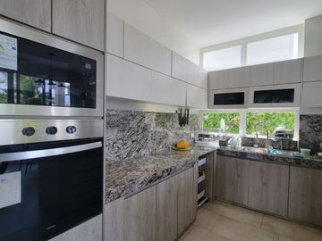 En venta lujosa y moderna casa en Isla Mocoli