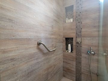 En venta lujosa y moderna casa en Isla Mocoli