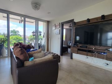 En venta lujosa y moderna casa en Isla Mocoli
